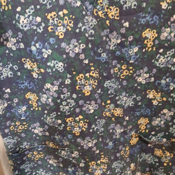 Crest Scrub Top Size L Womans  Blue Floral Med Vet Peds - Picture 2 of 10